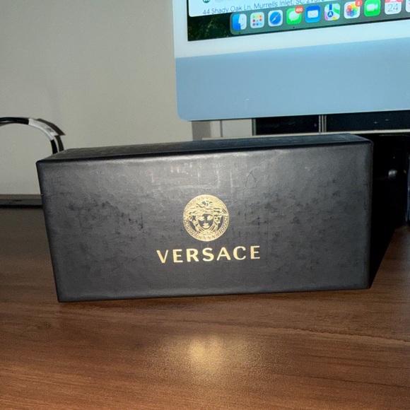 Versace Black and Gold Sunglasses with Iconic Medusa Emblem - Picture 5 of 7